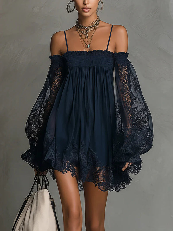 Mini abito blu navy con spalle scoperte in pizzo