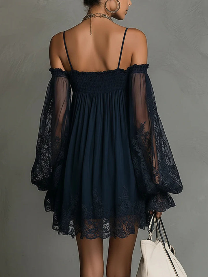 Mini abito blu navy con spalle scoperte in pizzo