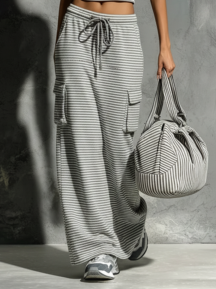 Conjunto de Top e Saia às Riscas