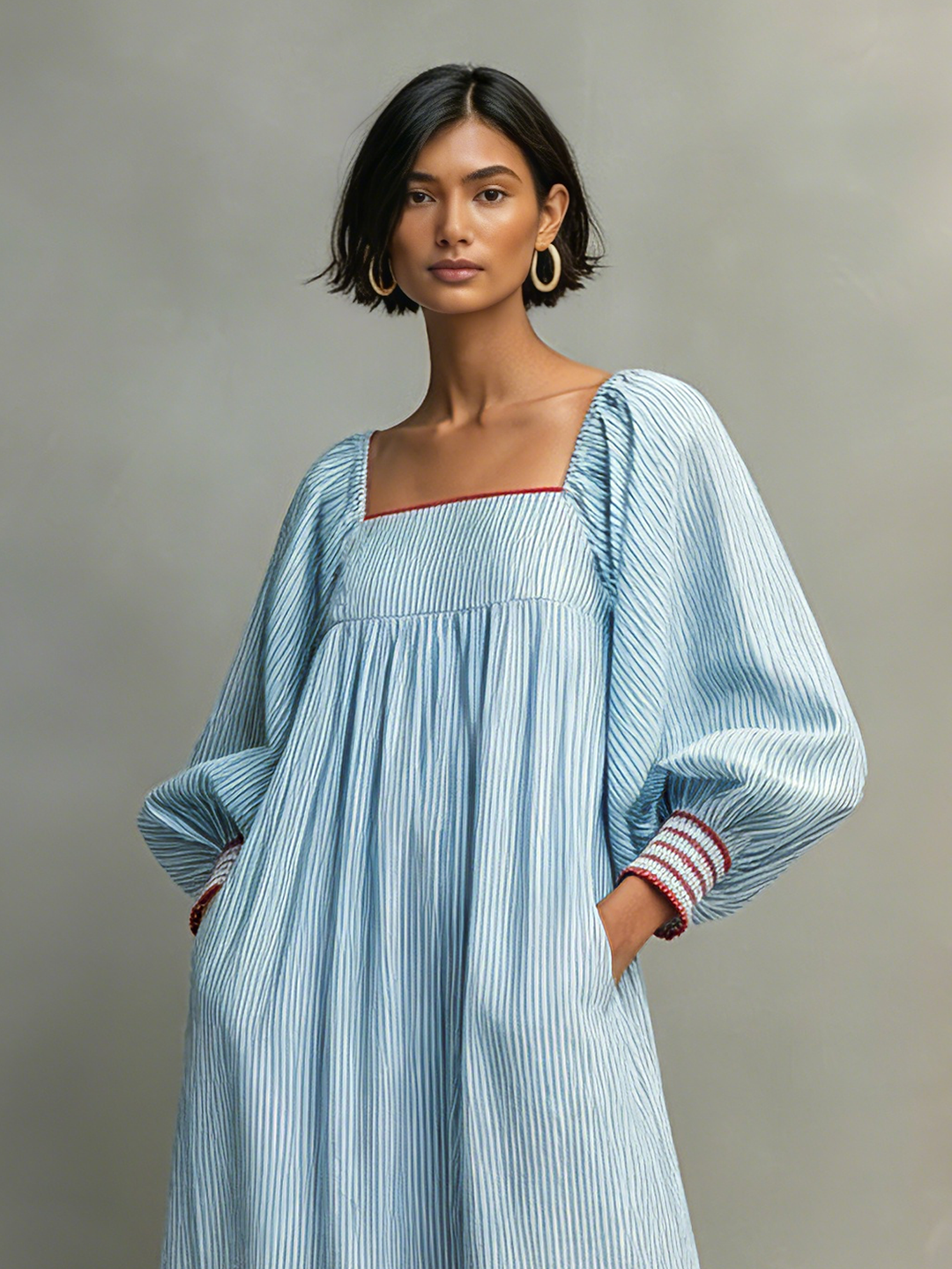 Zweiseitiges gestreiftes Minikleid