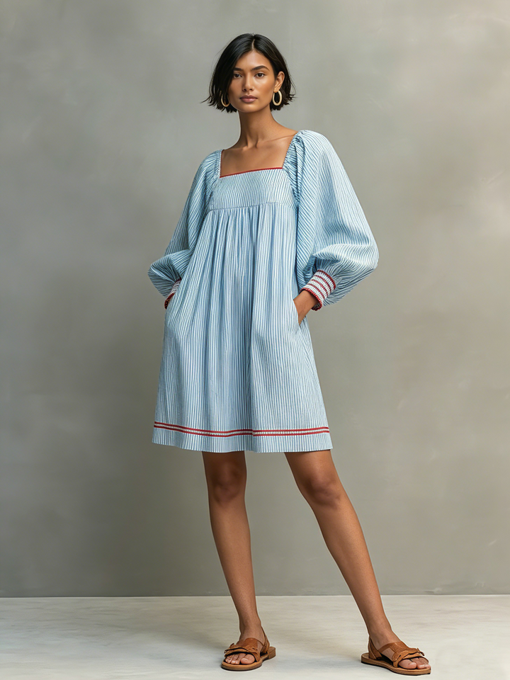 Zweiseitiges gestreiftes Minikleid