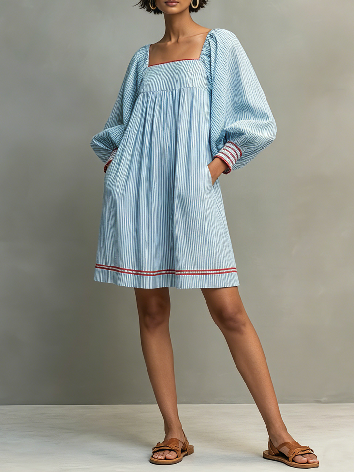 Zweiseitiges gestreiftes Minikleid