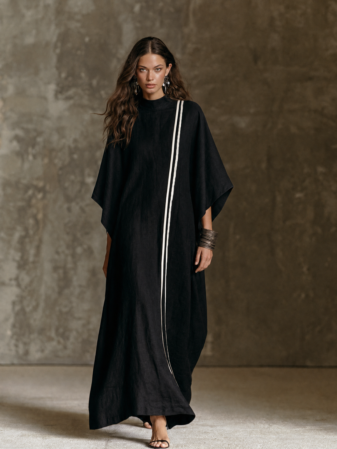 Maxikleid mit Stehkragen und Fledermausärmeln