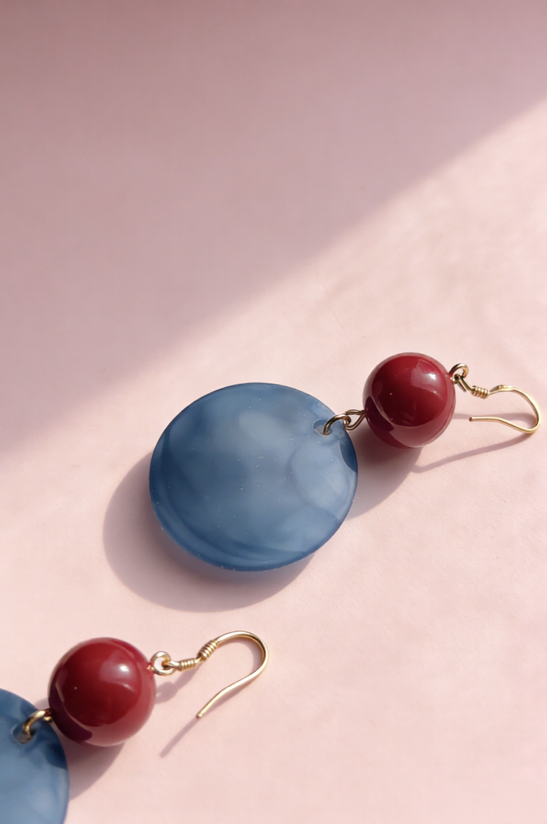 Vintage røde og blå skyede runde skiveøreringe