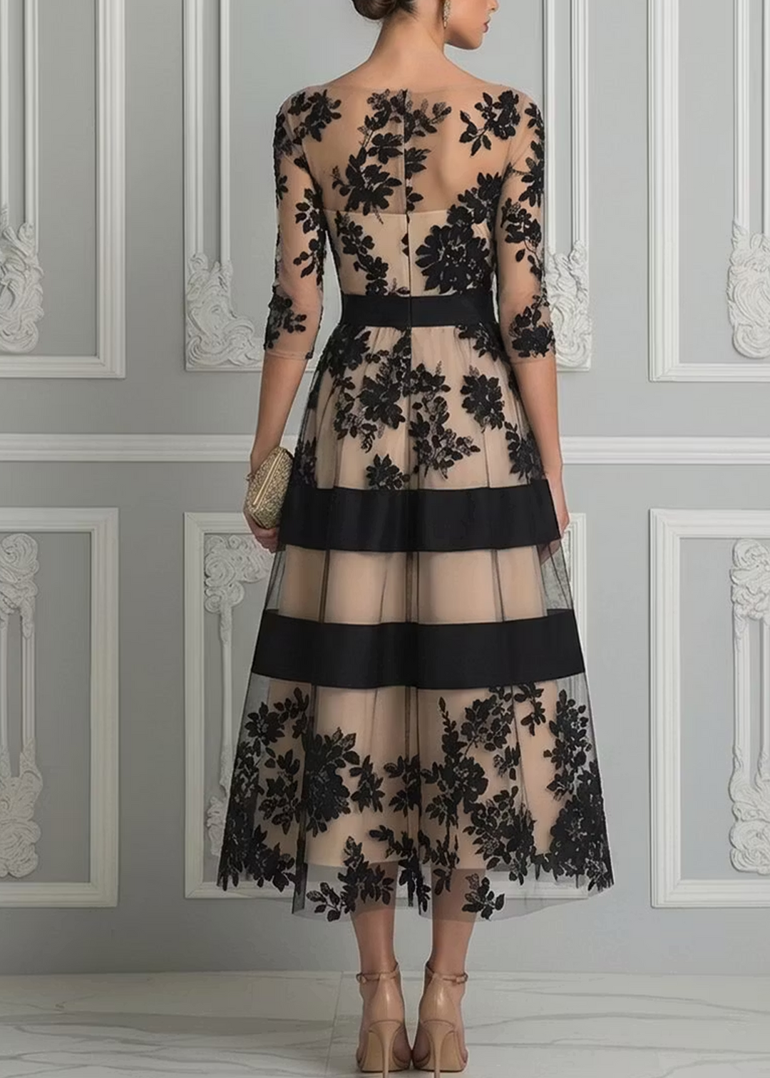 Vestido midi evasé em tecido transparente com padrão floral
