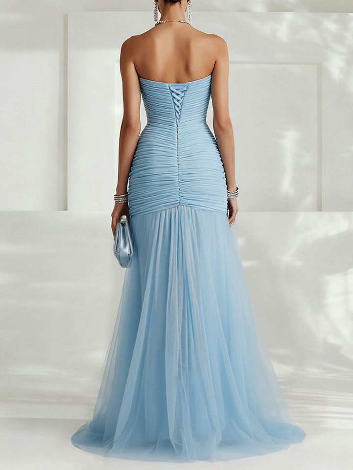 Šaty s rozparkem a tylovou sukní