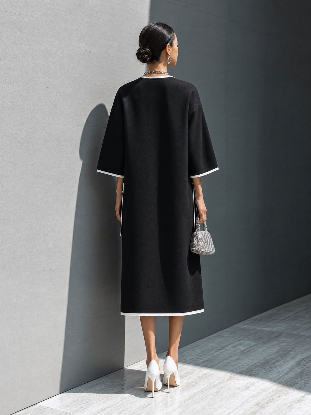 Robe midi à poches avec surpiqûres contrastantes