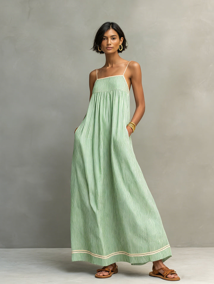 Robe longue rayée avec passepoil rouge