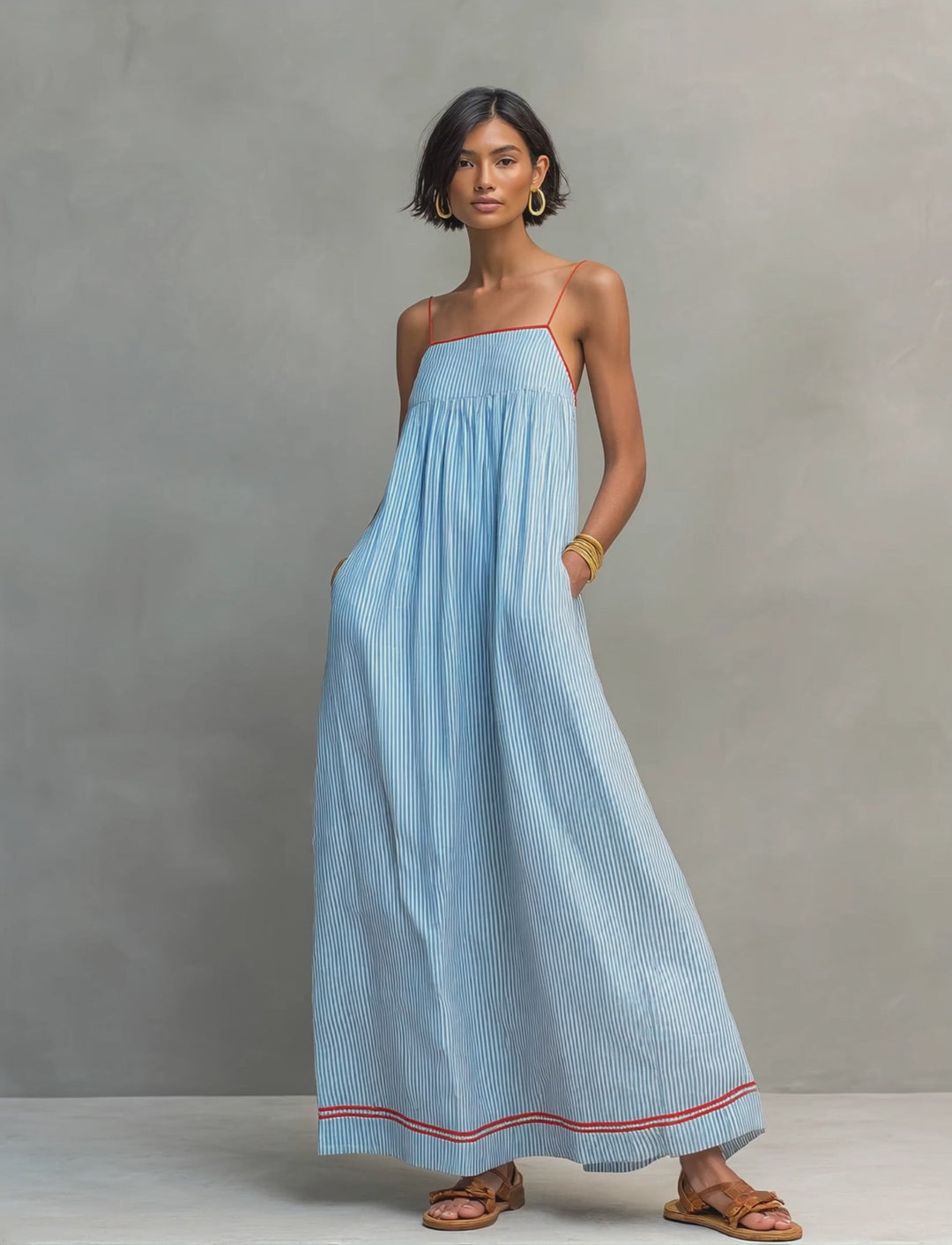 Robe longue rayée avec passepoil rouge