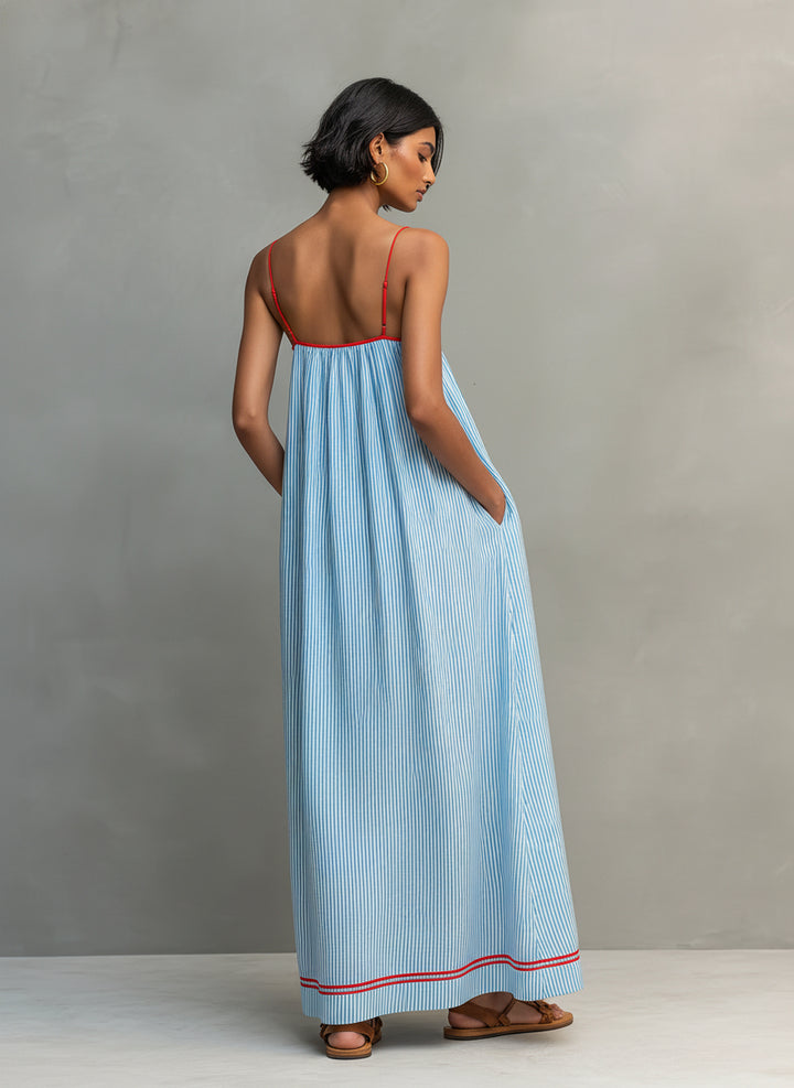 Robe longue rayée avec passepoil rouge