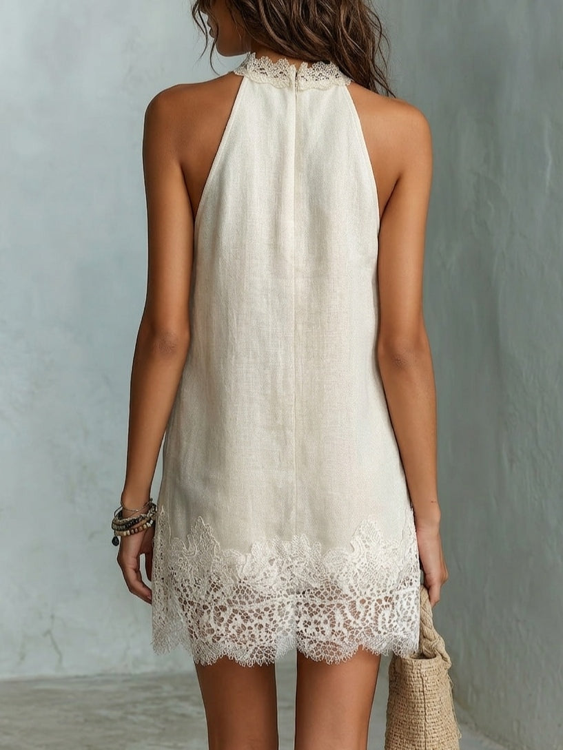 Chik off-white minikjole med halterneck og blonderkant