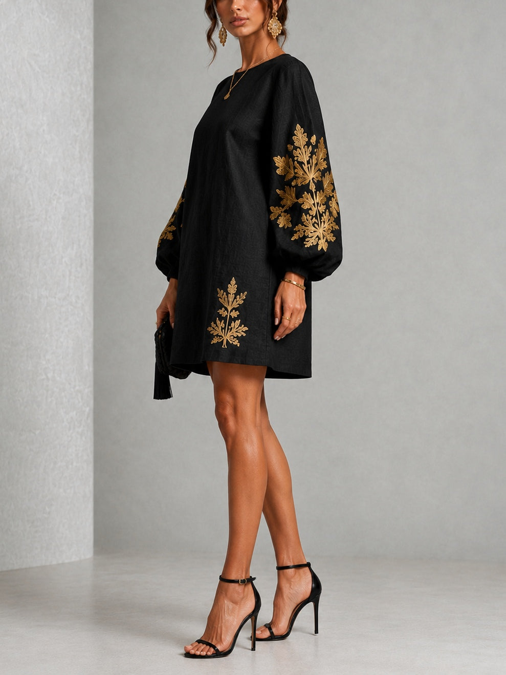 Vestido corto tipo túnica con motivo ornamental y linterna
