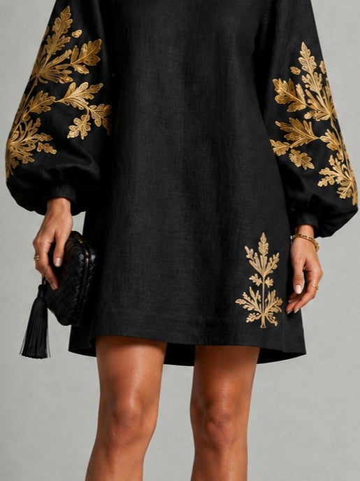 Vestido corto tipo túnica con motivo ornamental y linterna
