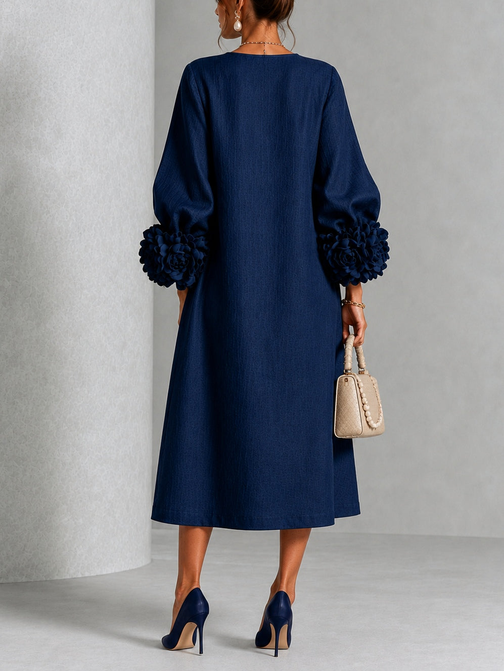Robe midi fleurie à poignets boutonnés