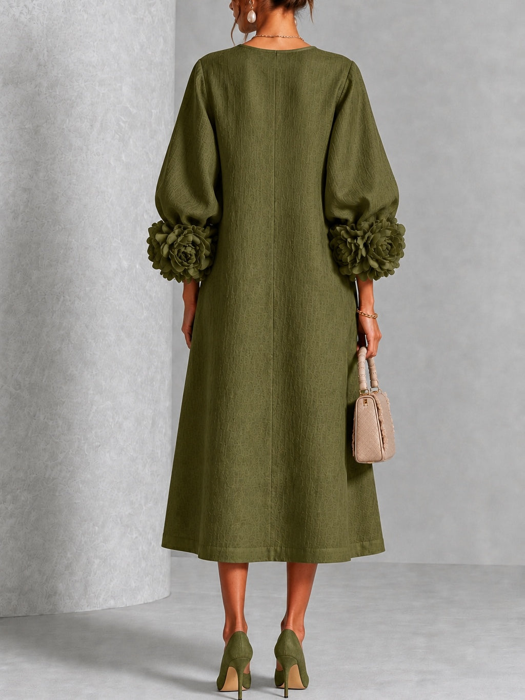 Robe midi fleurie à poignets boutonnés