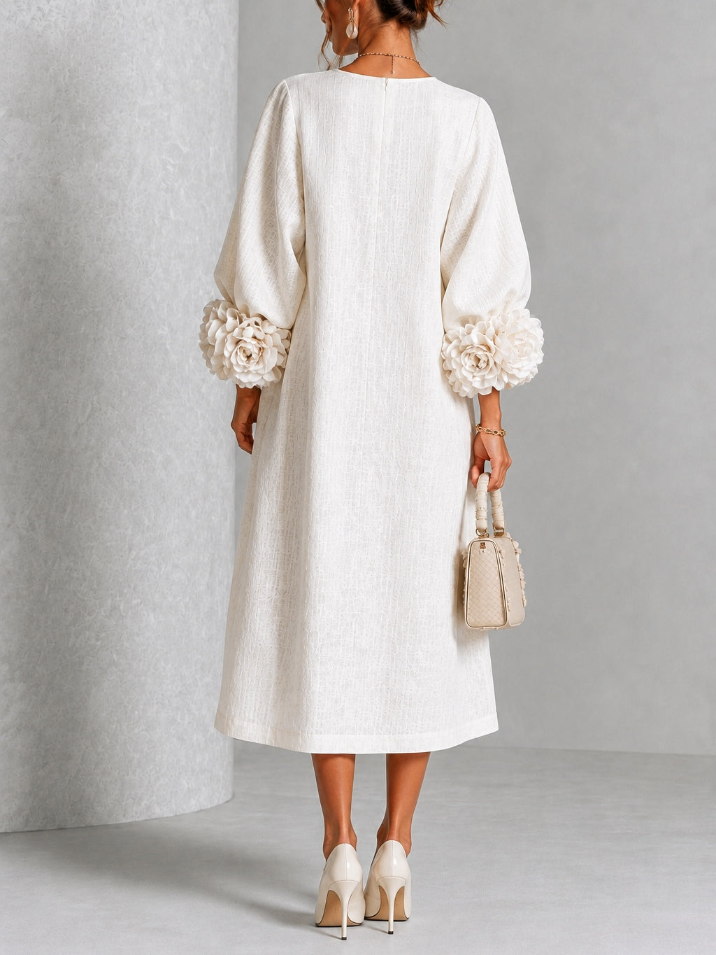 Robe midi fleurie à poignets boutonnés