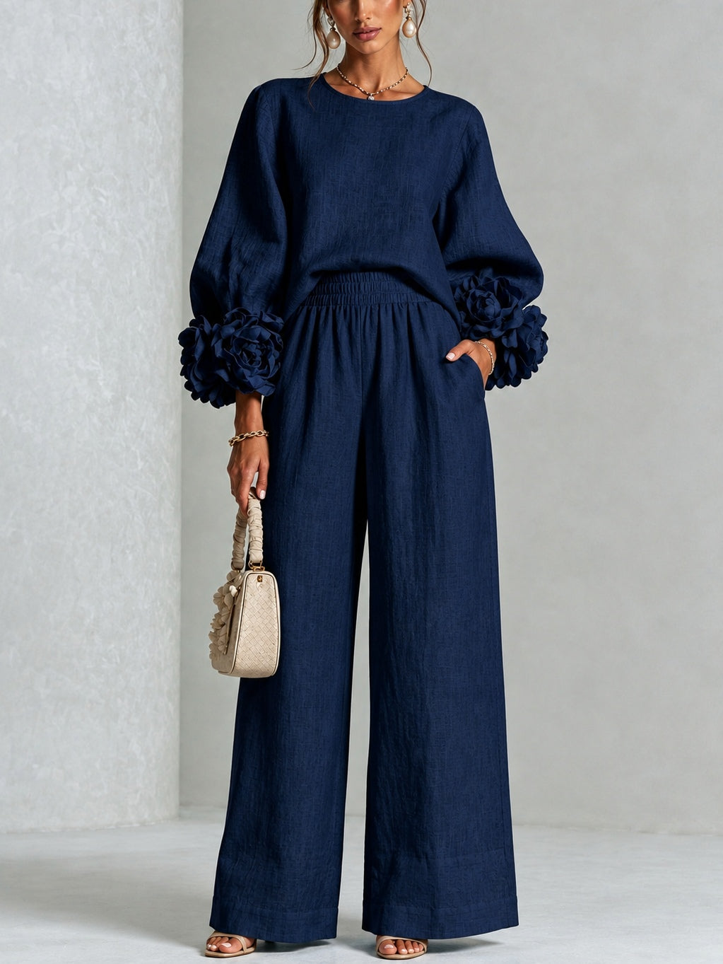 Set din pantaloni și manșetă florală sculpturală