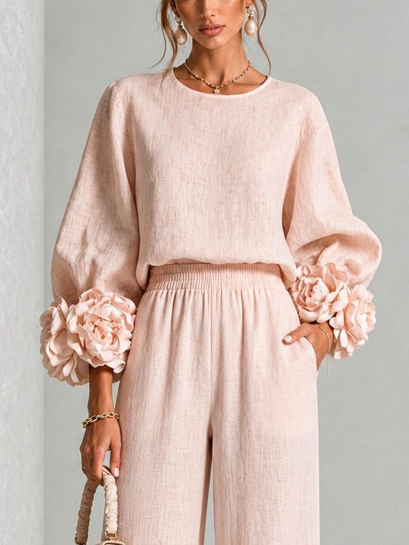 Set din pantaloni și manșetă florală sculpturală