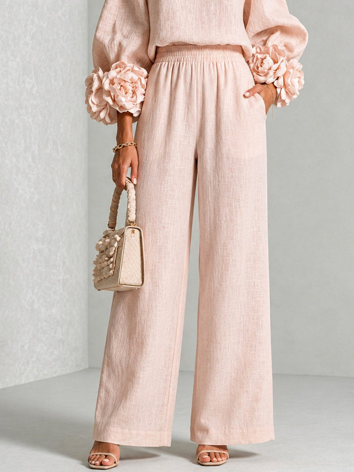 Set din pantaloni și manșetă florală sculpturală