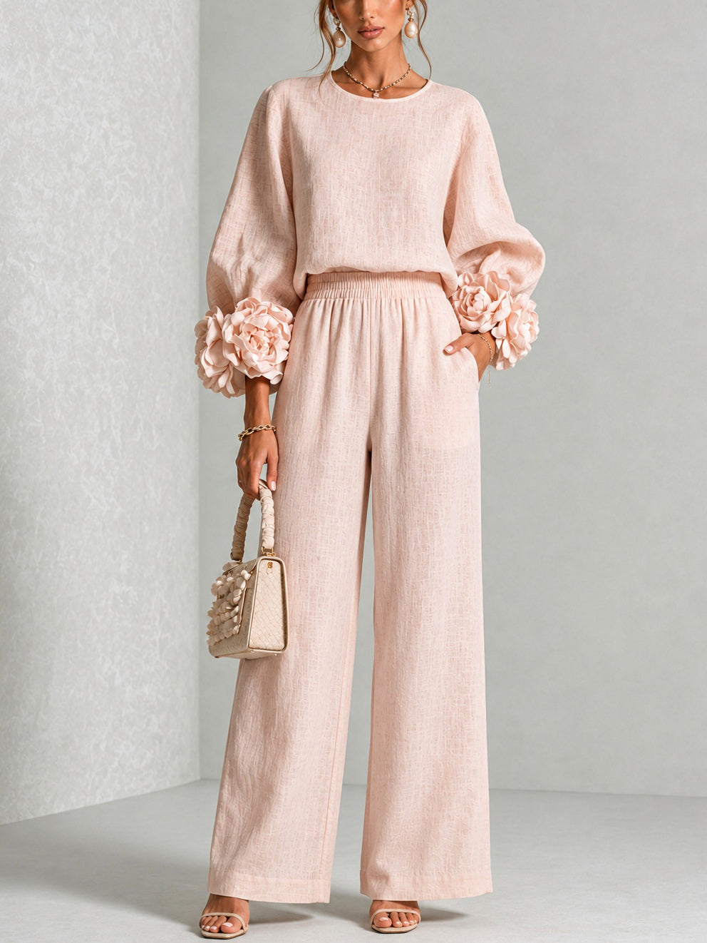Set din pantaloni și manșetă florală sculpturală
